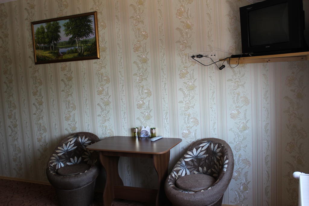 Hotel Pid Yavorom Drogomirchany Habitación foto